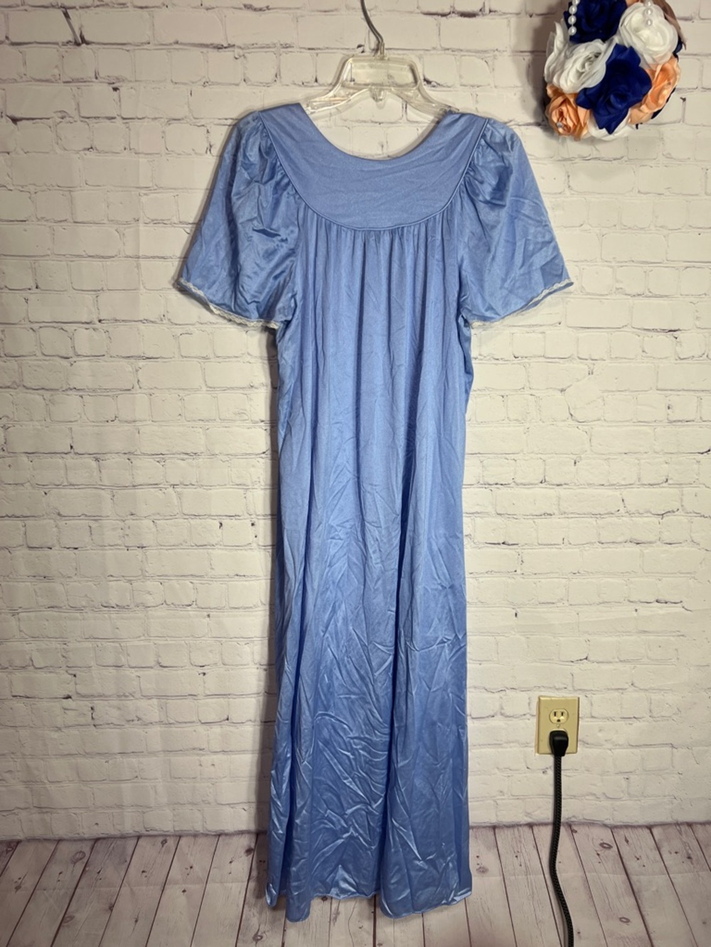 VTG Sans Souci lace trim gown and robe set - Picture 12 of 16